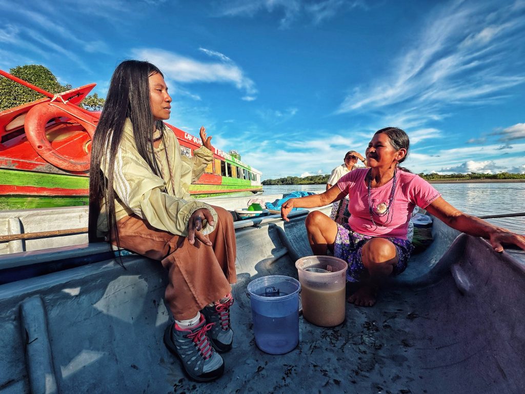 Flotilla Yaku Mama llegando a Monterrico  -  Angoteros, Perú.
Foto: Hackeo Cultural