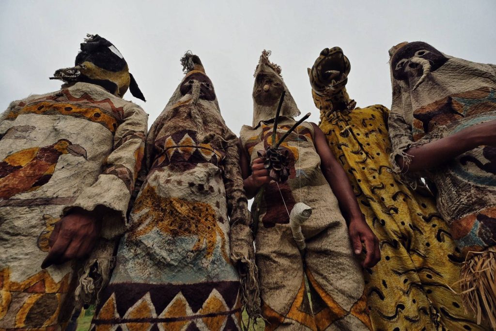 Bienvenida con ritual tradicional grupo de Llanchameros -  Comunidad San Juan Barranco, Colombia.
Foto: Hackeo Cultural